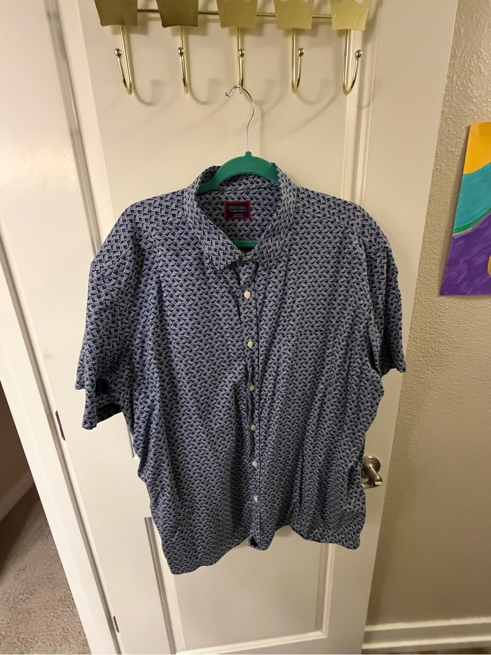 UNTUCKit Men's Short-Sleeve Button-Down Shirt — Navy Geometric Print